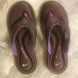 Nike Comfort Softbed flip flops